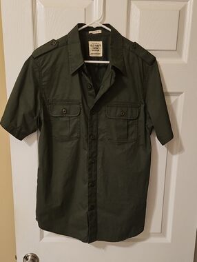 Old Navy Men's Short-Sleeve Button-Down Shirt in Olive Green